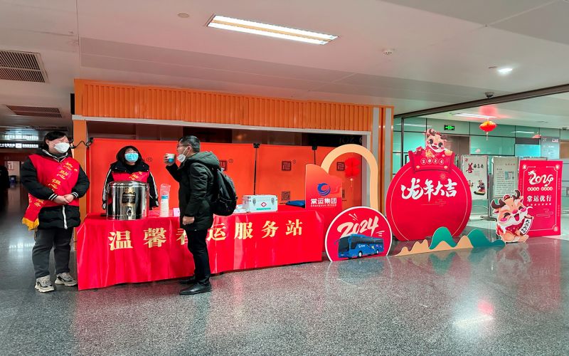 平靜的旅途中，熟悉的溫馨依舊 ——春運(yùn)路上的暖心服務(wù)
